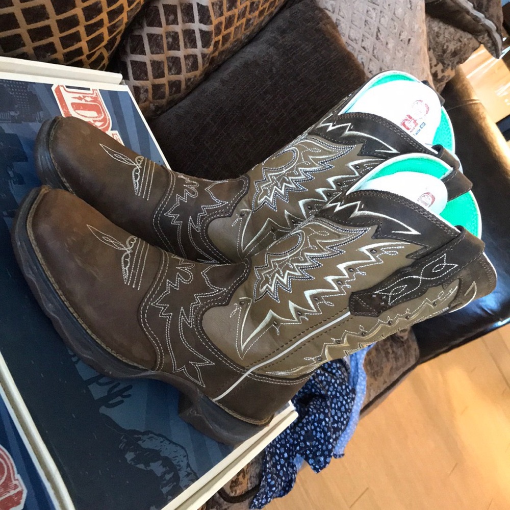 Boots - Picture 4 of 6